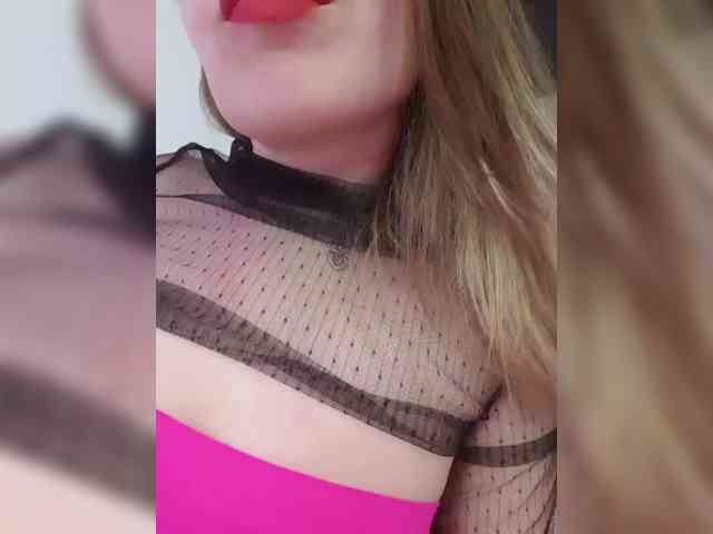 __EElaIzzza__ webcam