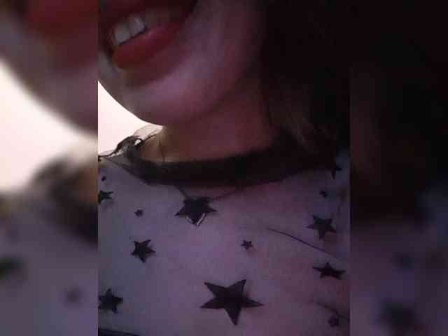 __EElaIzzza__ webcam