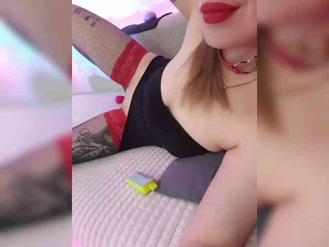 __EElaIzzza__ webcam