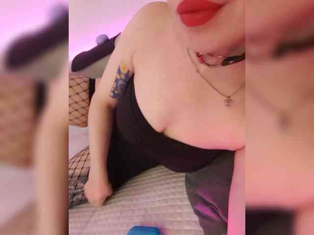 __EElaIzzza__ webcam