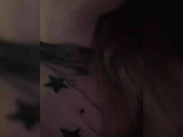 __EElaIzzza__ webcam