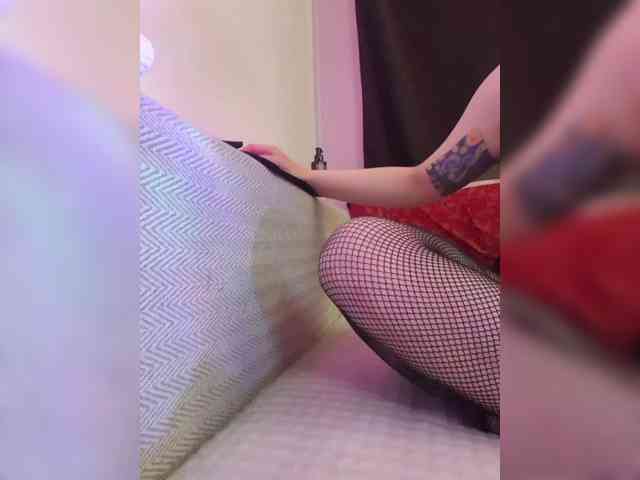 __EElaIzzza__ webcam