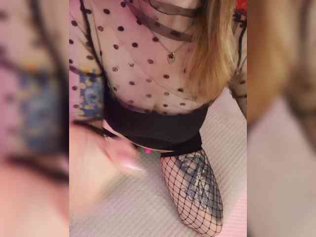 __EElaIzzza__ webcam
