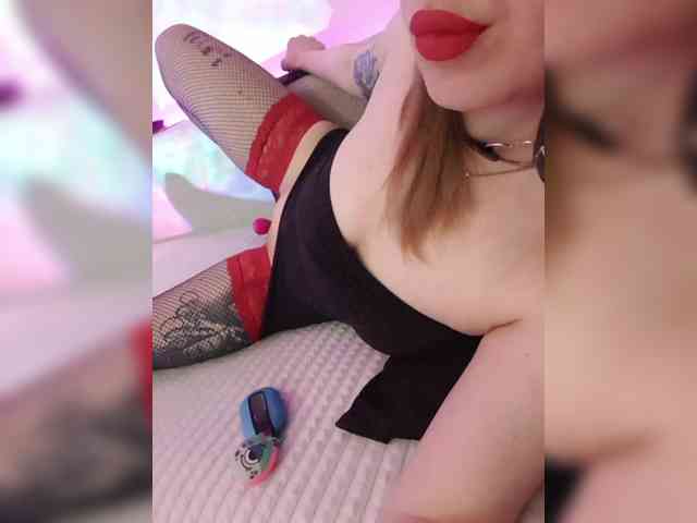__EElaIzzza__ webcam