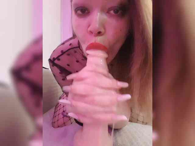 __EElaIzzza__ webcam