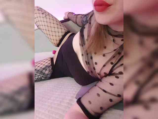__EElaIzzza__ webcam