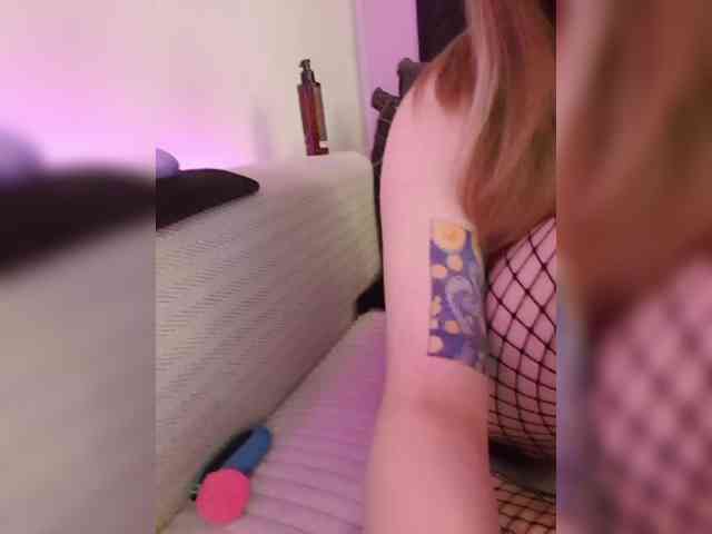 __EElaIzzza__ webcam