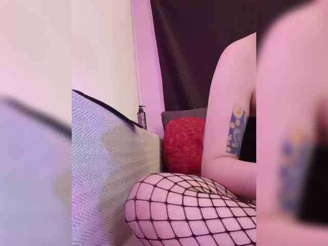 __EElaIzzza__ webcam