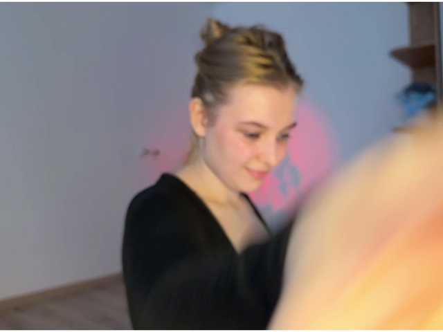 jucieLussie live cam on BongaCams