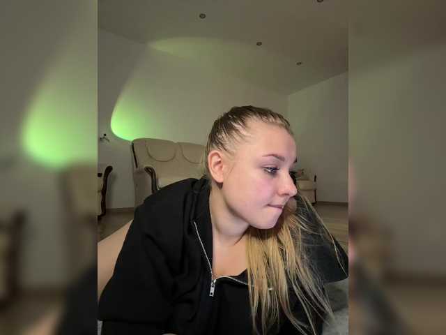 jucieLussie's BongaCams show and profile