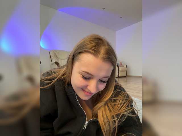 jucieLussie's BongaCams show and profile