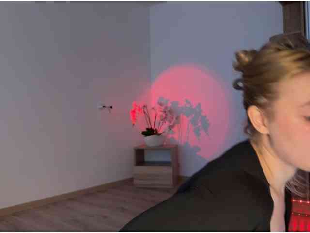 jucieLussie webcam