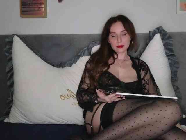 MimiAndTheMoon webcam