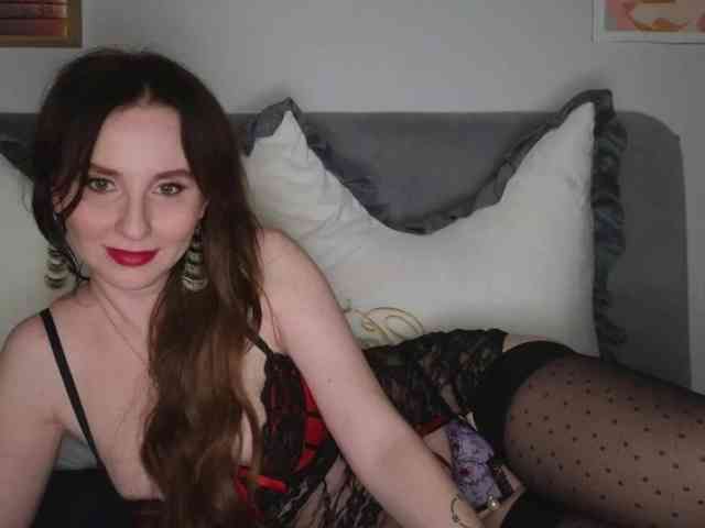 MimiAndTheMoon webcam