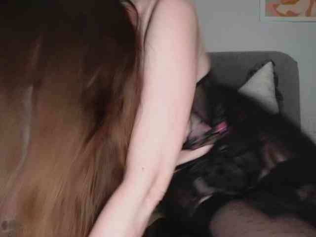 MimiAndTheMoon webcam