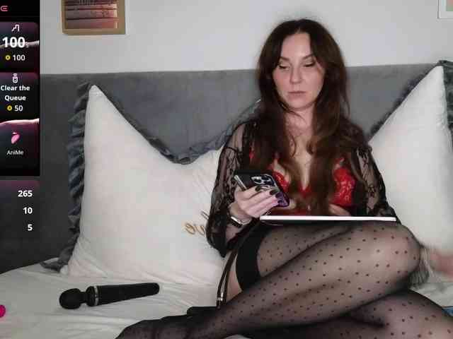 MimiAndTheMoon webcam