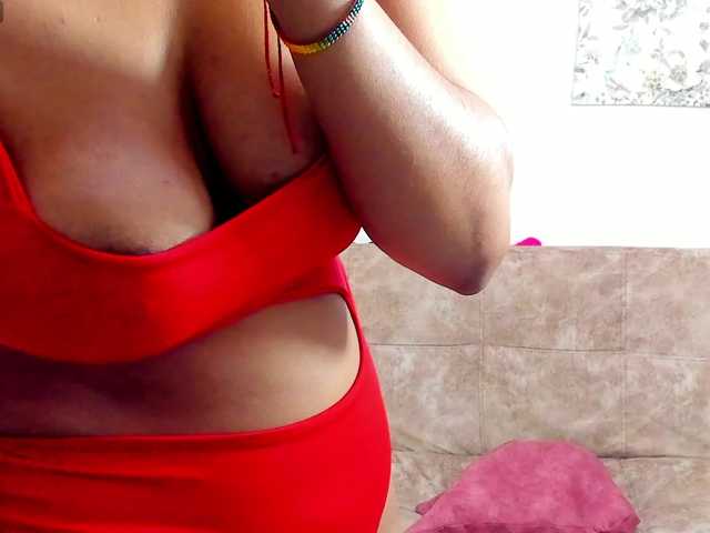 le modèle ValeriAndNaty est en webcam porno dans un show sur le site bongacams, il possède les tags suivants: Latino/Hispanic,Brunette,Trimmed