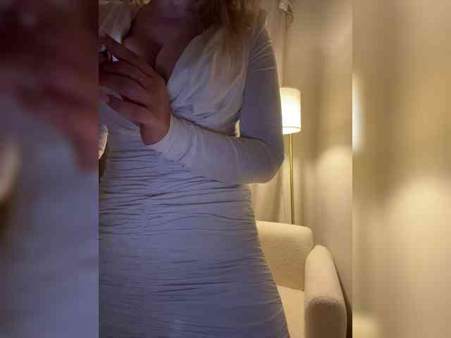 Model: _IBlondy_