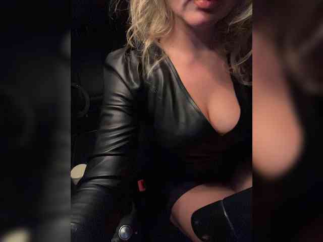 _IBlondy_ webcam
