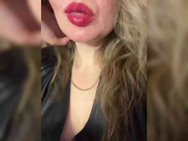 _IBlondy_ webcam