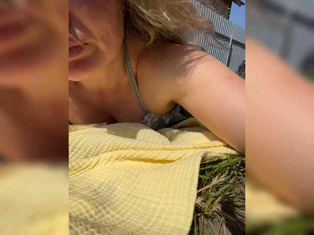 Model: _IBlondy_