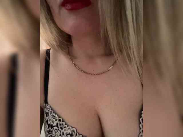 _IBlondy_ webcam