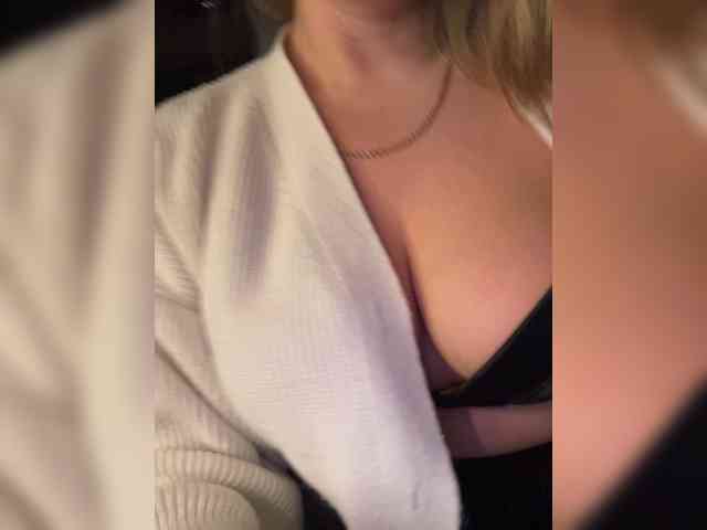 _IBlondy_ webcam
