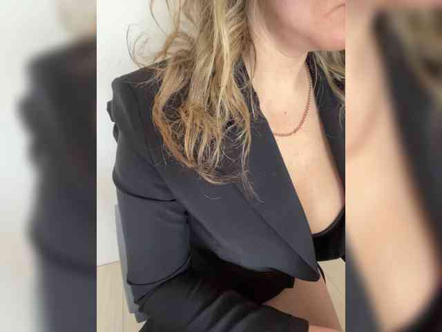 _IBlondy_ webcam