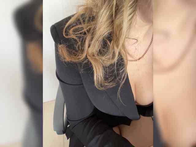 _IBlondy_ webcam