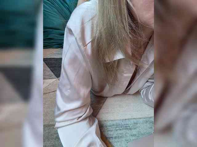 _IBlondy_ webcam