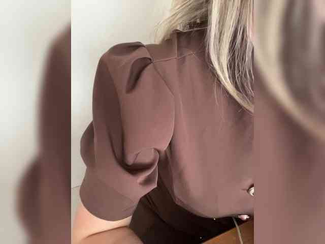 _IBlondy_ webcam