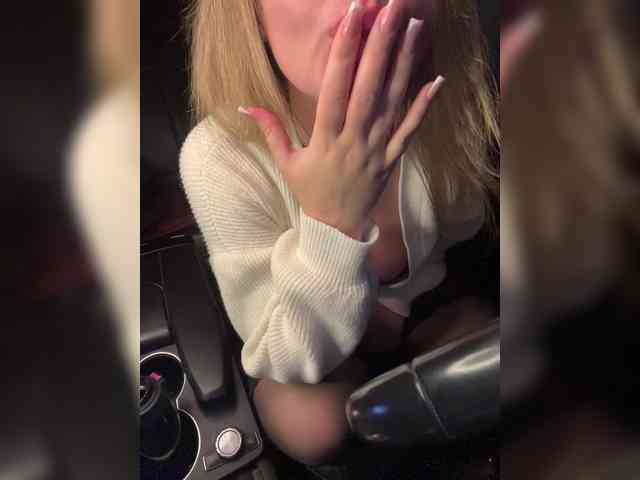_IBlondy_ webcam