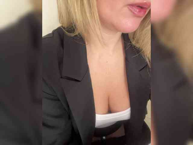 Model: _IBlondy_