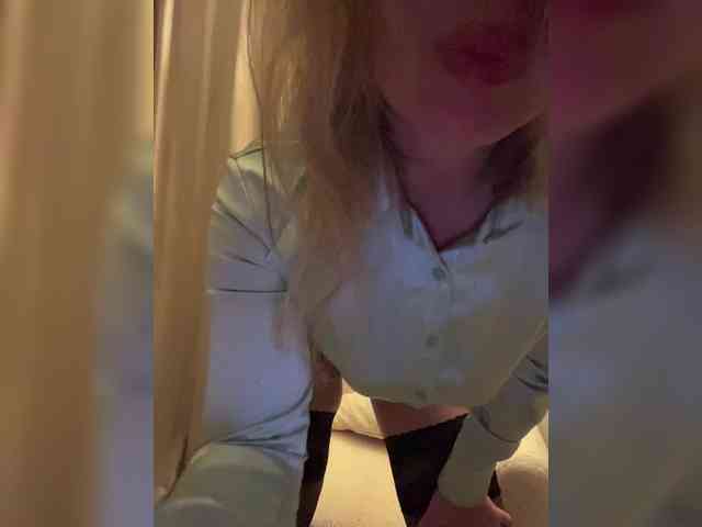 _IBlondy_ webcam