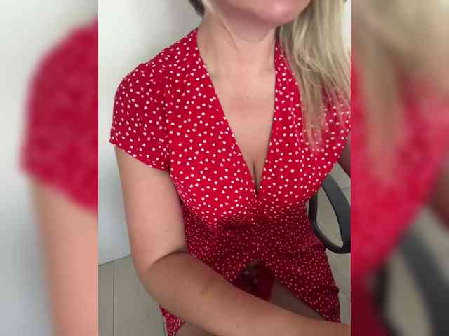 _IBlondy_ webcam