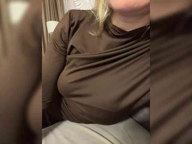 _IBlondy_ webcam