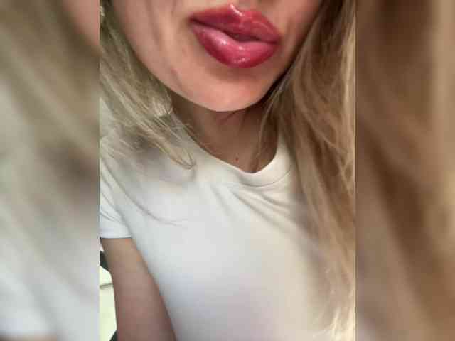 _IBlondy_ webcam