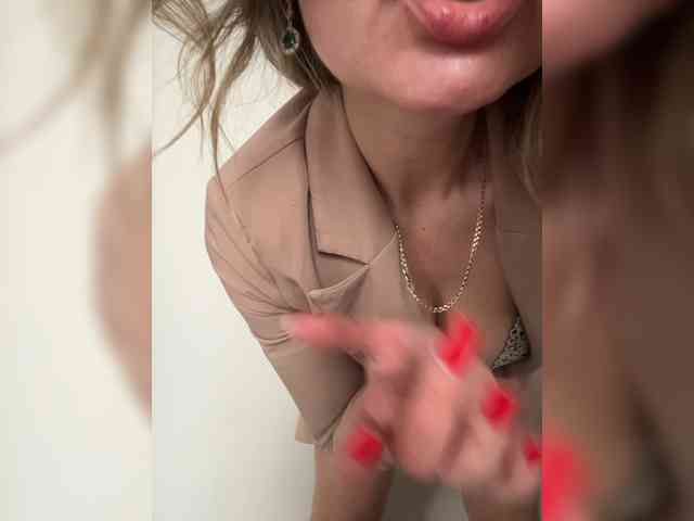 Model: _IBlondy_