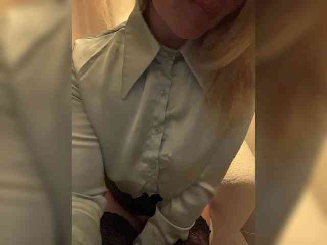 _IBlondy_ webcam