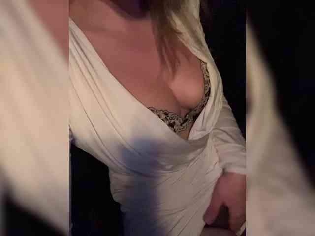_IBlondy_ webcam