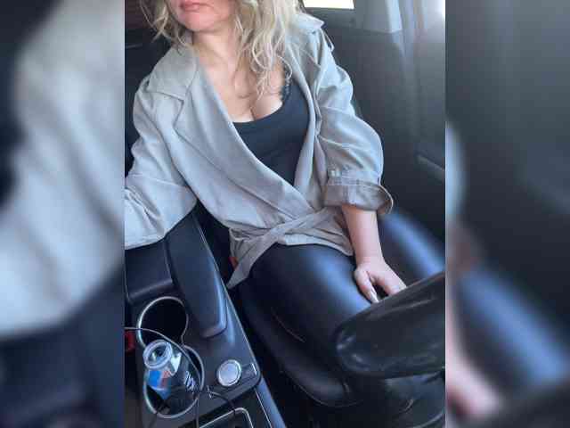 _IBlondy_ webcam