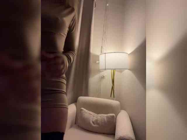Model: _IBlondy_