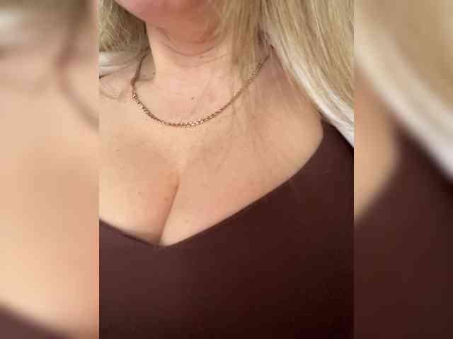_IBlondy_ webcam