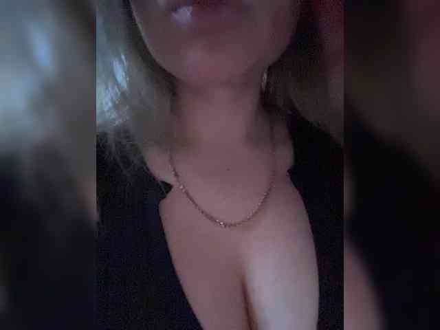 _IBlondy_ webcam