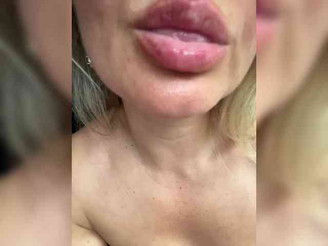 _IBlondy_ webcam