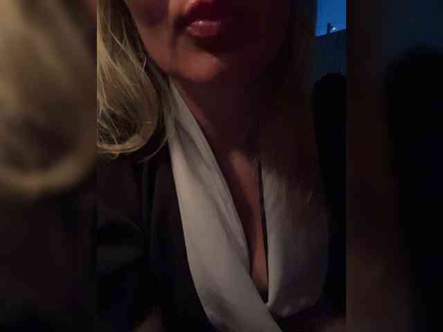 _IBlondy_ webcam