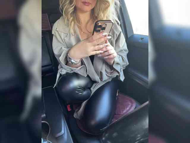 _IBlondy_ webcam
