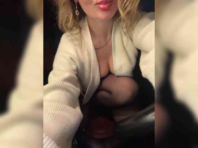 _IBlondy_ webcam