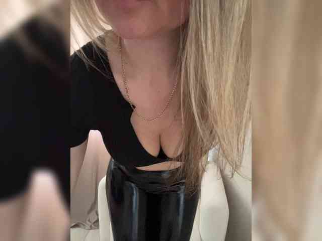 _IBlondy_ webcam