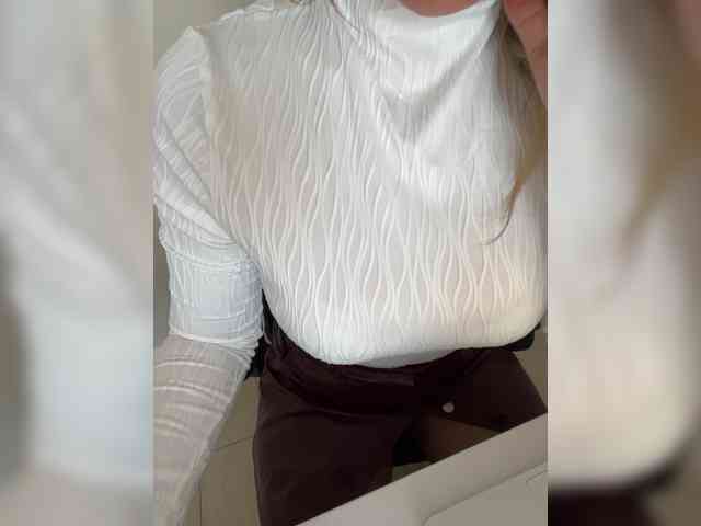 _IBlondy_ webcam